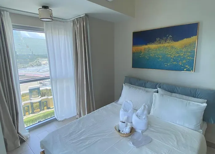 Luxurious Style 1 2 3 Bedrooms Cross To Okada And Near Of Dreams, Solaire, Moa, And Airport Apartment *