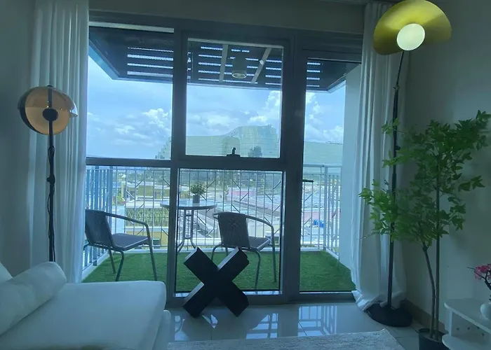 Luxurious Style 1 2 3 Bedrooms Cross To Okada And Near Of Dreams, Solaire, Moa, And Airport Apartment Manila