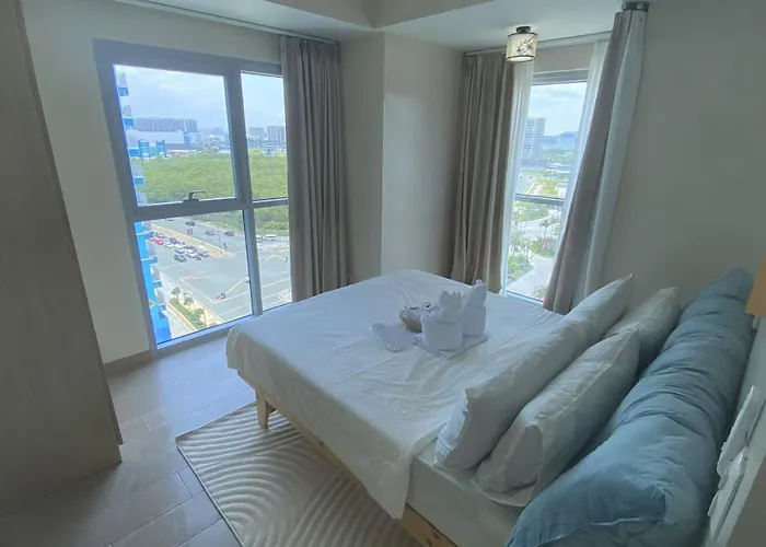 Luxurious Style 1 2 3 Bedrooms Cross To Okada And Near Of Dreams, Solaire, Moa, And Airport