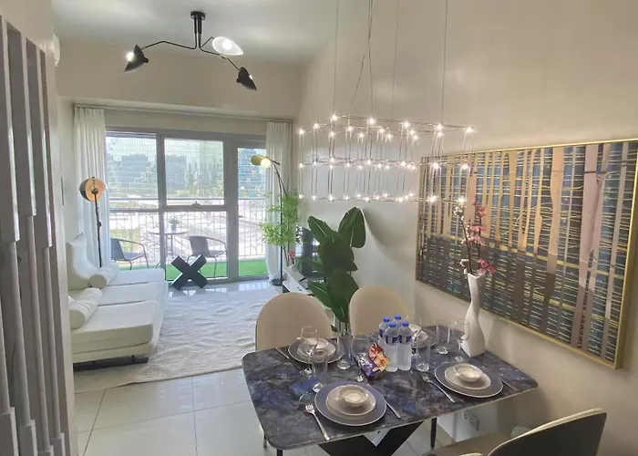 Luxurious Style 1 2 3 Bedrooms Cross To Okada And Near Of Dreams, Solaire, Moa, And Airport Apartment *