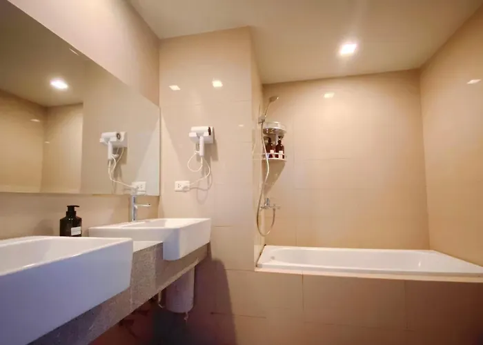 Luxurious Style 1 2 3 Bedrooms Cross To Okada And Near Of Dreams, Solaire, Moa, And Airport Apartment *