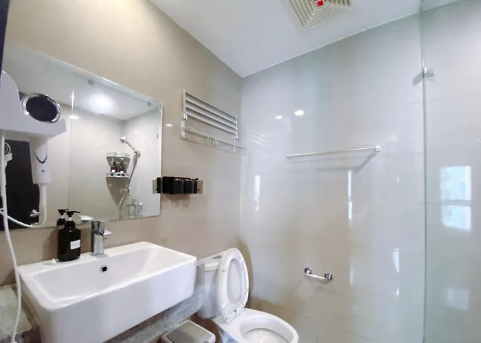 Luxurious Style 1 2 3 Bedrooms Cross To Okada And Near Of Dreams, Solaire, Moa, And Airport Apartment *