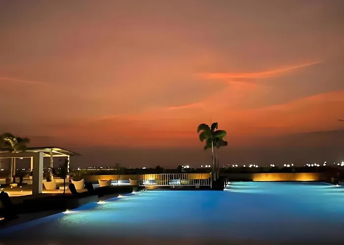 Apartment Luxurious Style 1 2 3 Bedrooms Cross To Okada And Near Of Dreams, Solaire, Moa, And Airport *
